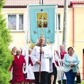 ◄	Po Mszy św., której przewodniczył ks. Wojciech Kotowicz, odbyła się procesja eucharystyczna.