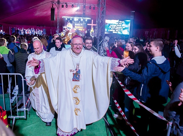 	W dorocznym świętowaniu towarzyszył biskup ordynariusz.