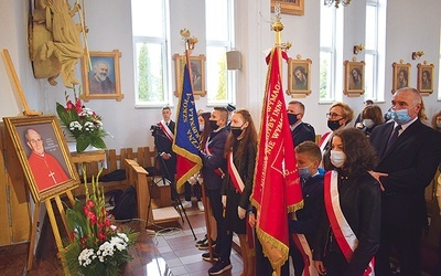 W uroczystości wzięły udział poczty sztandarowe.