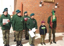 Specjalny program z tej okazji przygotowali harcerze z 54. Stalowowolskiej Drużyny Harcerskiej ZHP im. ppor. B. Kochana.