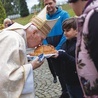 – Tajemnica złożonego na ołtarzu bochna, symbolu ciężkiej pracy rolnika, osiąga swój szczyt w sprawowaniu Eucharystii – mówił ks. Marian Kujawski.