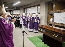 Kardynał Nycz przypomniał m.in. związki zmarłego z nowymi błogosławionymi.