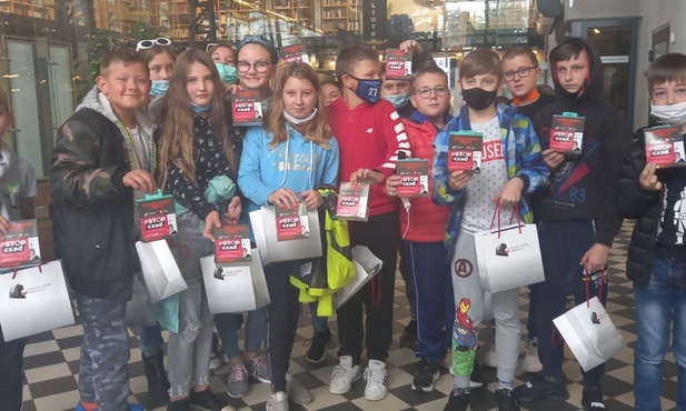 Ruda Śląska. W mieście ruszyła akcja #StopCzad. Dzieci dostają czujniki czadu