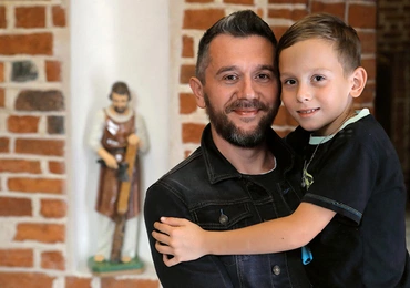 Muzyk Jakub Tomalak z synem Frankiem.