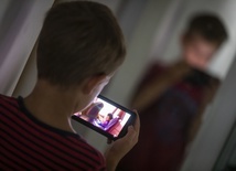 Selfizm prowadzi do smartwicy