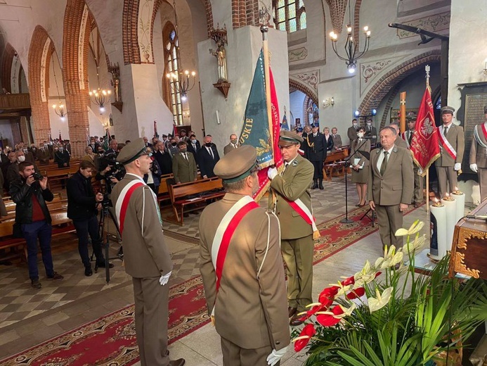 Bp Lityński poświęcił sztandar leśników z Ośna Lubuskiego