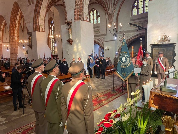 Bp Lityński poświęcił sztandar leśników z Ośna Lubuskiego