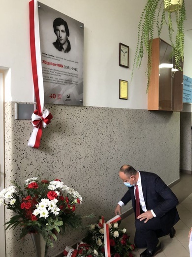 Zbydniów. Tablica dla bohaterskiego górnika