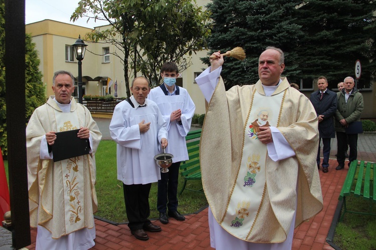 Ojciec Pio rozłożył płaszcz opieki nad nami