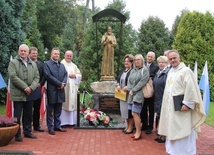 Dębica. Poświęcenie figury św. o. Pio