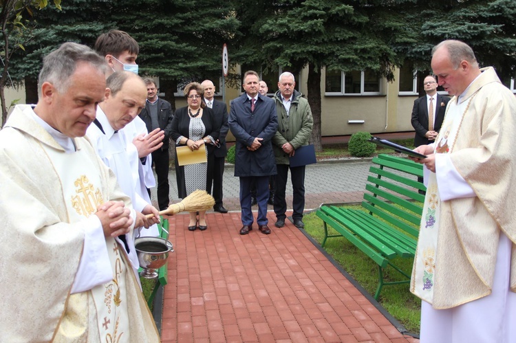 Dębica. Poświęcenie figury św. o. Pio