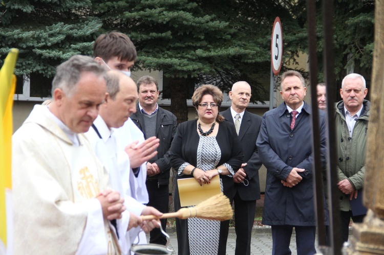 Dębica. Poświęcenie figury św. o. Pio