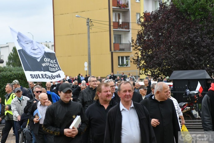 Mężczyźni dali świadectwo na ulicach Międzyrzecza