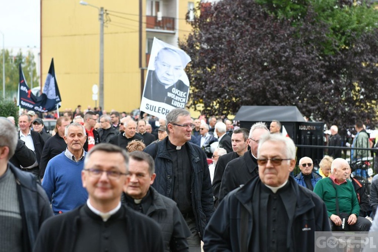 Mężczyźni dali świadectwo na ulicach Międzyrzecza