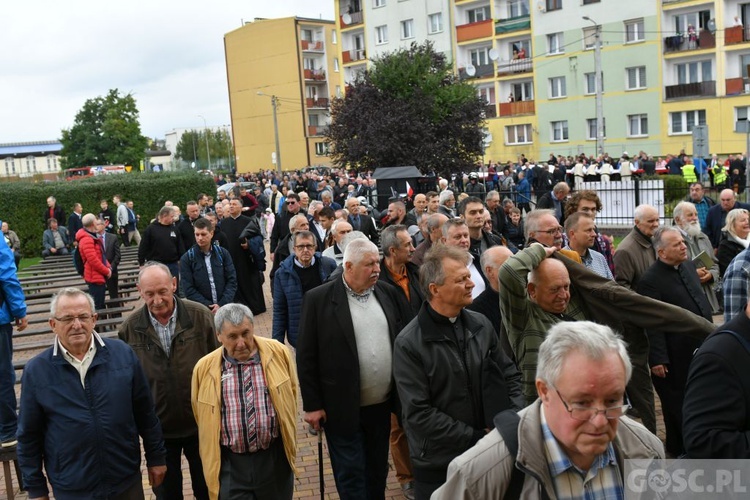 Mężczyźni dali świadectwo na ulicach Międzyrzecza