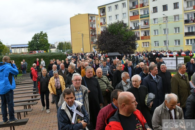 Mężczyźni dali świadectwo na ulicach Międzyrzecza