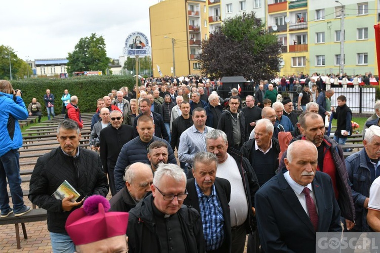 Mężczyźni dali świadectwo na ulicach Międzyrzecza