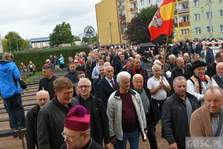 Mężczyźni dali świadectwo na ulicach Międzyrzecza