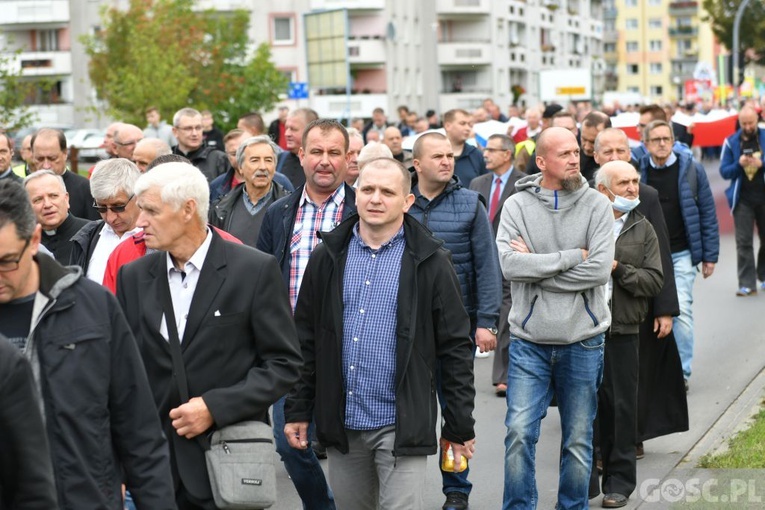 Mężczyźni dali świadectwo na ulicach Międzyrzecza