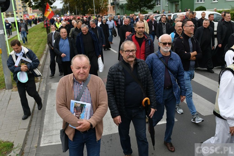 Mężczyźni dali świadectwo na ulicach Międzyrzecza