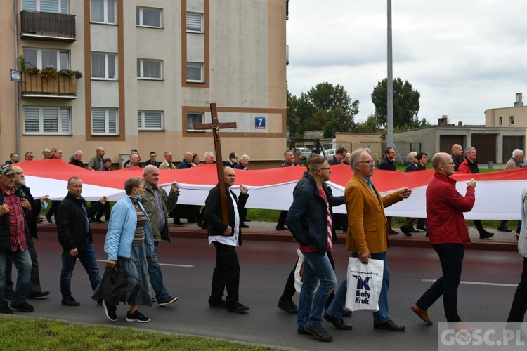 Mężczyźni dali świadectwo na ulicach Międzyrzecza