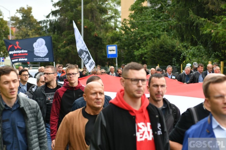 Mężczyźni dali świadectwo na ulicach Międzyrzecza