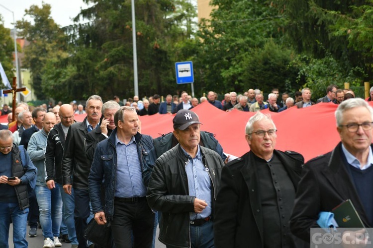 Mężczyźni dali świadectwo na ulicach Międzyrzecza