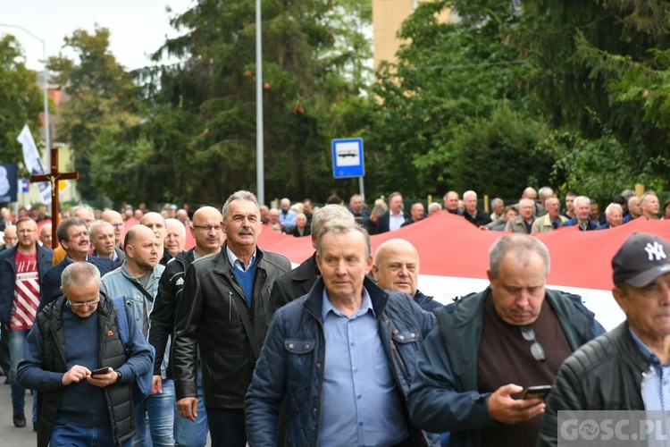 Mężczyźni dali świadectwo na ulicach Międzyrzecza