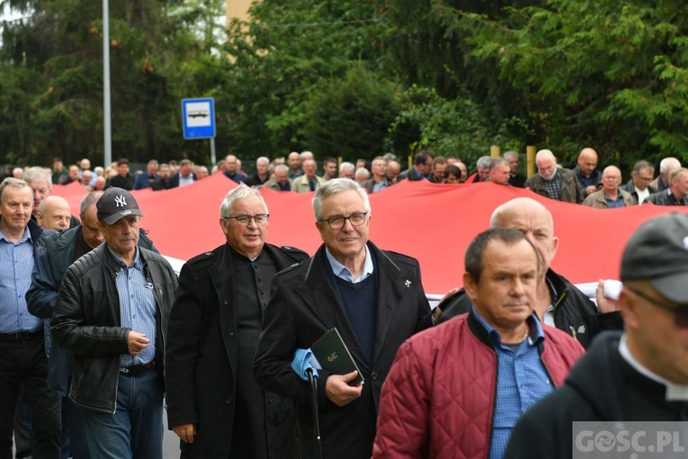 Mężczyźni dali świadectwo na ulicach Międzyrzecza