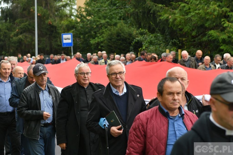 Mężczyźni dali świadectwo na ulicach Międzyrzecza