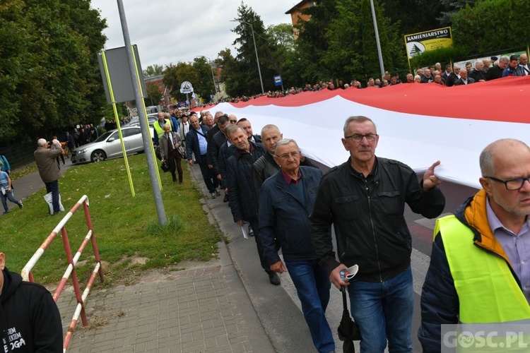 Mężczyźni dali świadectwo na ulicach Międzyrzecza