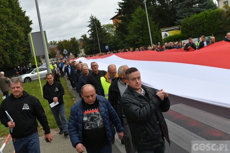 Mężczyźni dali świadectwo na ulicach Międzyrzecza