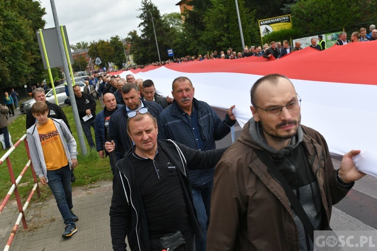 Mężczyźni dali świadectwo na ulicach Międzyrzecza