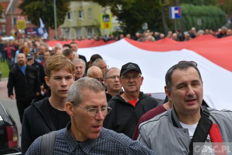 Mężczyźni dali świadectwo na ulicach Międzyrzecza