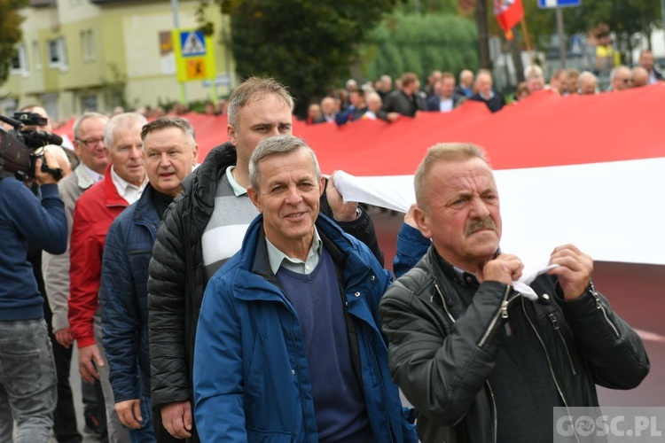 Mężczyźni dali świadectwo na ulicach Międzyrzecza