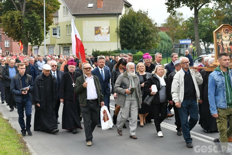 Mężczyźni dali świadectwo na ulicach Międzyrzecza