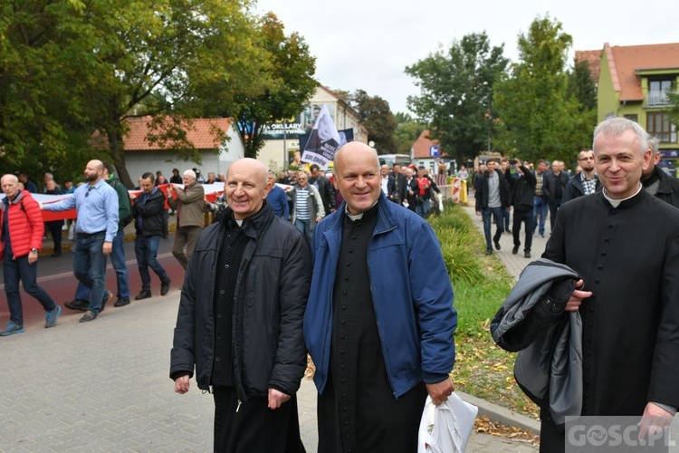 Mężczyźni dali świadectwo na ulicach Międzyrzecza