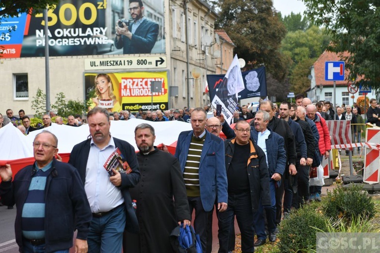Mężczyźni dali świadectwo na ulicach Międzyrzecza