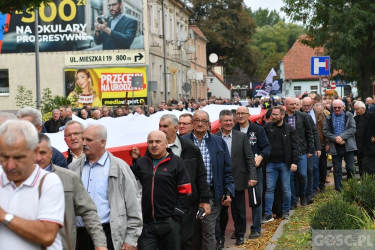 Mężczyźni dali świadectwo na ulicach Międzyrzecza