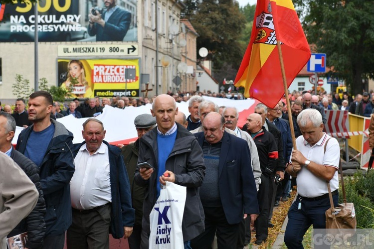 Mężczyźni dali świadectwo na ulicach Międzyrzecza