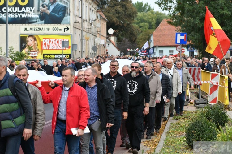 Mężczyźni dali świadectwo na ulicach Międzyrzecza