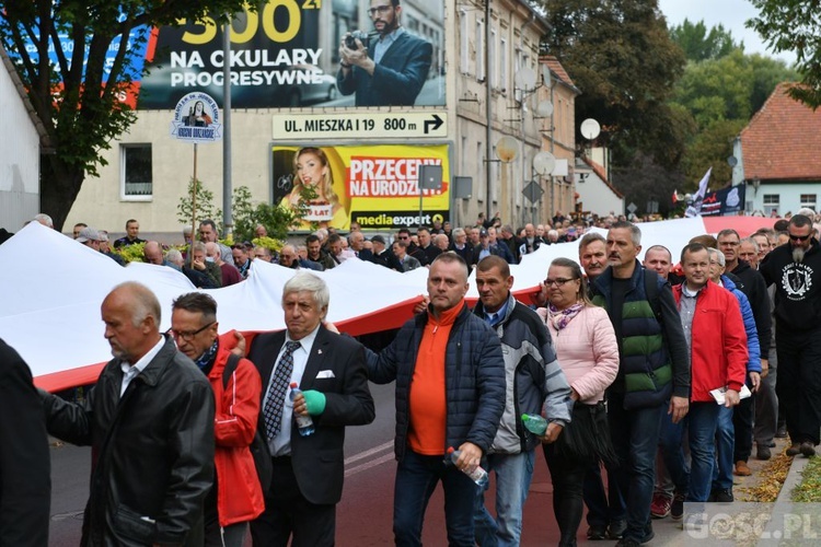 Mężczyźni dali świadectwo na ulicach Międzyrzecza