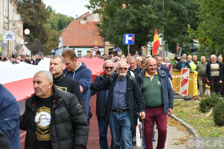 Mężczyźni dali świadectwo na ulicach Międzyrzecza