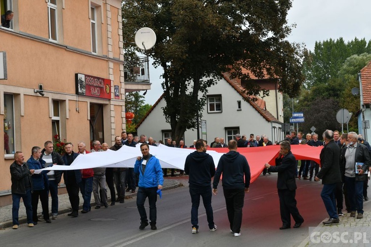 Mężczyźni dali świadectwo na ulicach Międzyrzecza