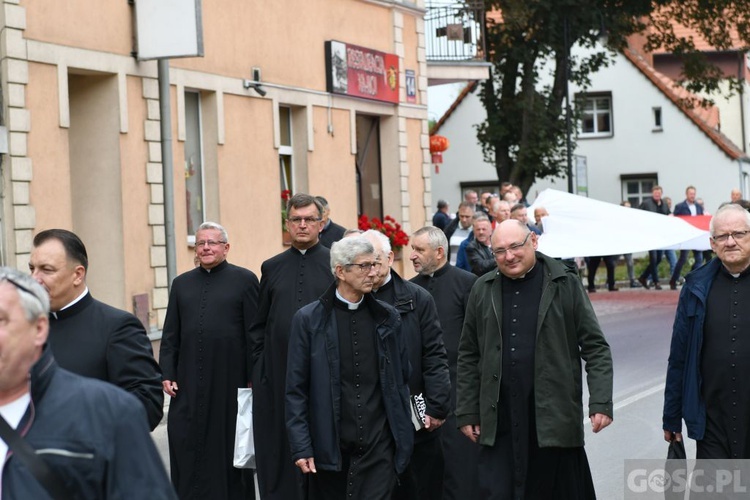 Mężczyźni dali świadectwo na ulicach Międzyrzecza