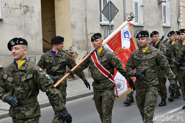 Mężczyźni dali świadectwo na ulicach Międzyrzecza