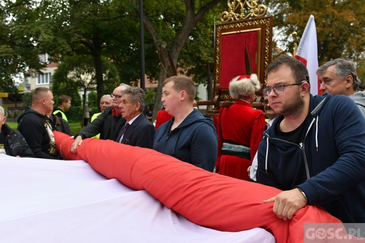 Mężczyźni dali świadectwo na ulicach Międzyrzecza