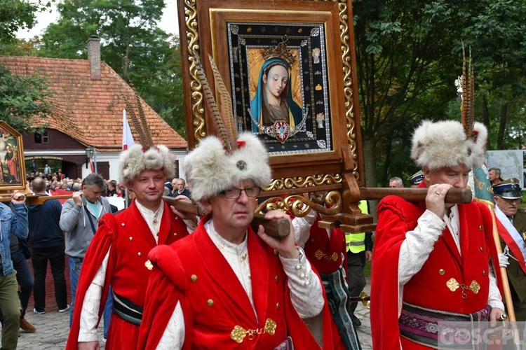 Mężczyźni dali świadectwo na ulicach Międzyrzecza