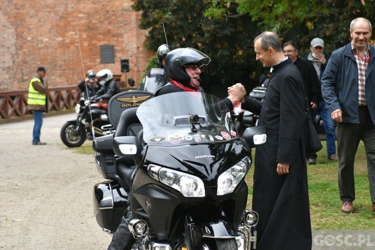 Mężczyźni dali świadectwo na ulicach Międzyrzecza