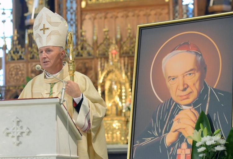 - Niech prośba o orędownictwo kard. Stefana i Matki Róży będzie dla nas zachętą do troski o wiarę - mówił w homilii ordynariusz.